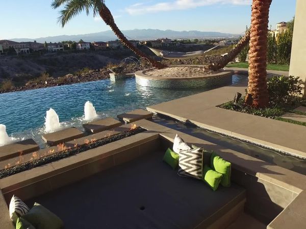 Pool Kings - Desert Oasis In Sin City