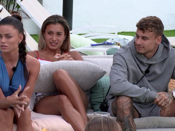 Celebrity Ex on the Beach - Secret Kisses