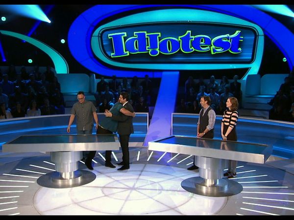 Idiotest - Brothers vs. Dating Couple