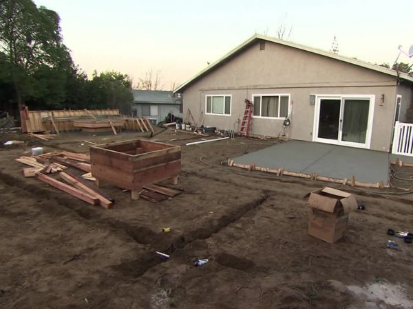 Yard Crashers - Modern Concrete Back Yard