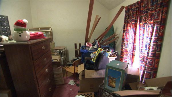 Hoarders - Andrew / Shania