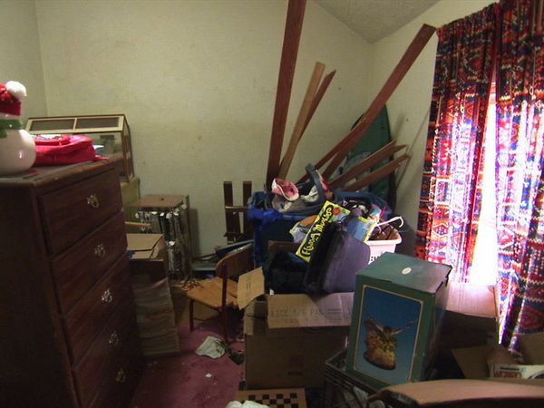 Hoarders - Andrew / Shania