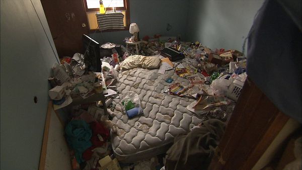 Hoarders - Andrew / Lydia