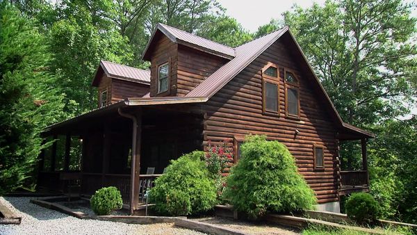Log Cabin Living - Smoky Mountain Cabin Adventure