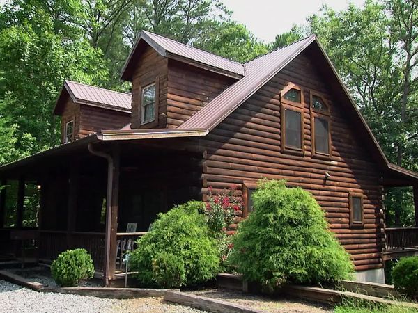 Log Cabin Living - Smoky Mountain Cabin Adventure