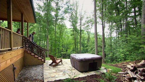 Log Cabin Living - North Carolina Mountain Escape