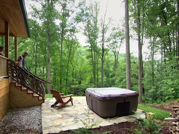 Log Cabin Living - North Carolina Mountain Escape