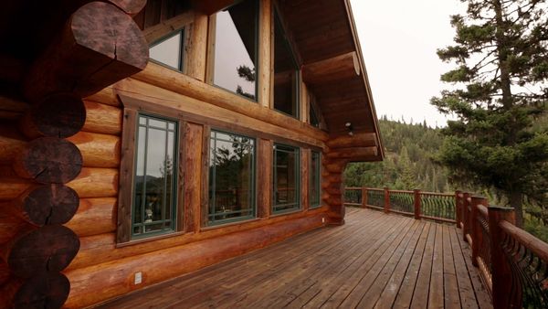 Log Cabin Living - Cascade Mountains Oktoberfest Escape