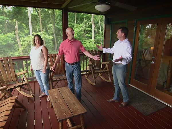 Log Cabin Living - Mountain Home Escape to Blue Ridge