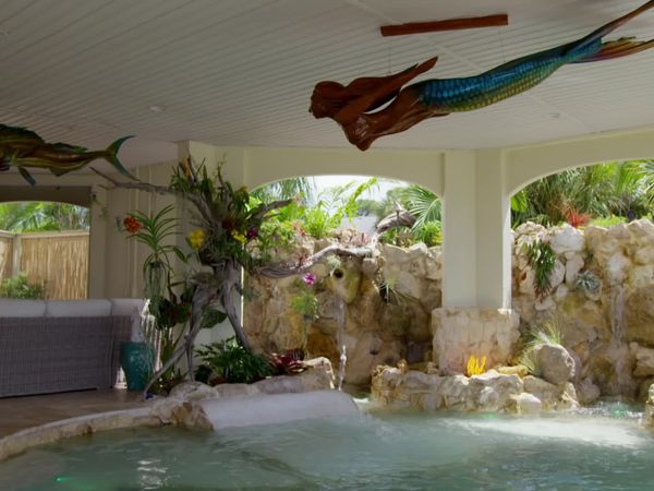 Insane Pools: Off the Deep End - Living Under the Sea