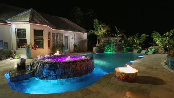 Insane Pools: Off the Deep End - Fiesta de Laguna