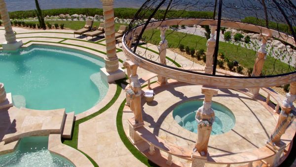 Insane Pools: Off the Deep End - Castle by the Sea