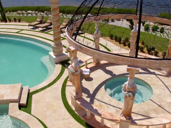 Insane Pools: Off the Deep End - Castle by the Sea