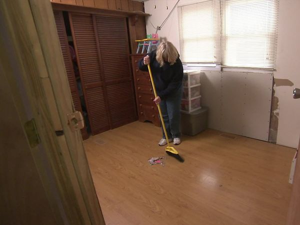 Hoarders - Beverly / Megan