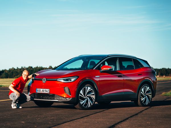 E-Auto Highlights 2023 - Die SUV-Revolution: Stil, Leistung und Kontroverse auf der Straße