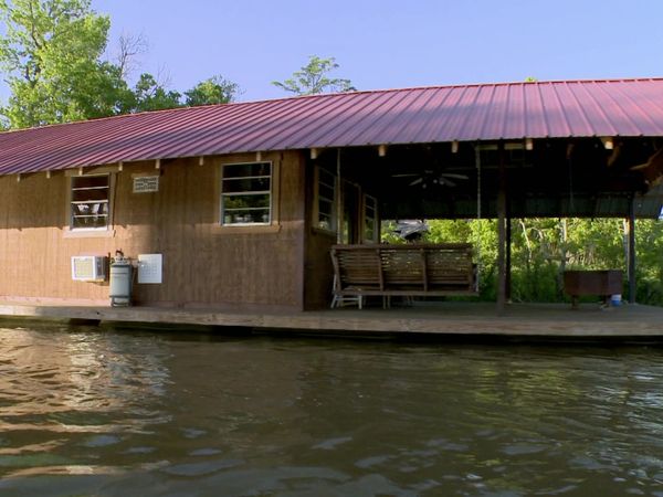 Buying the Bayou - Floating Homes