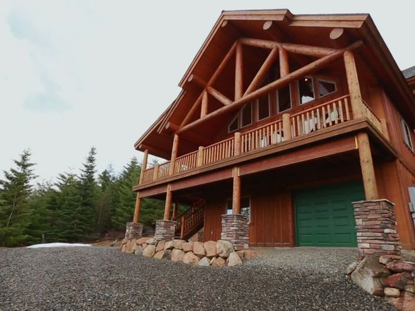 Log Cabin Living - Cascade Cabin Getaway