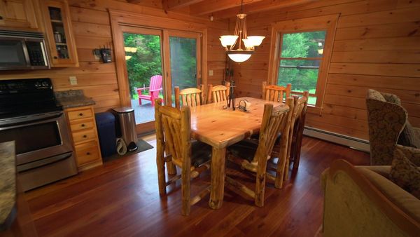 Log Cabin Living - Green Mountains Weekend Cabin
