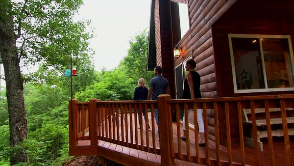 Log Cabin Living - North Carolina Mountains Getaway