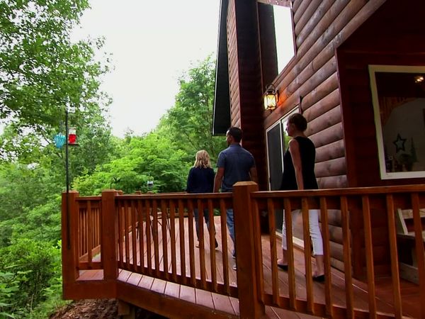 Log Cabin Living - North Carolina Mountains Getaway