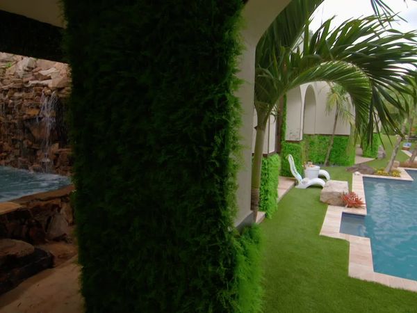 Insane Pools: Off the Deep End - Pool-a-Vida