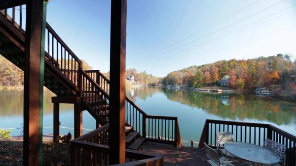 Lakefront Bargain Hunt - Kickin' Back on Lake Keowee, SC