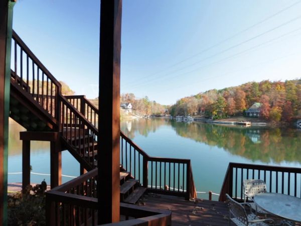 Lakefront Bargain Hunt - Kickin' Back on Lake Keowee, SC