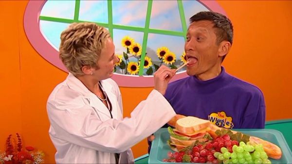 The Wiggles Show - I Swing My Baton
