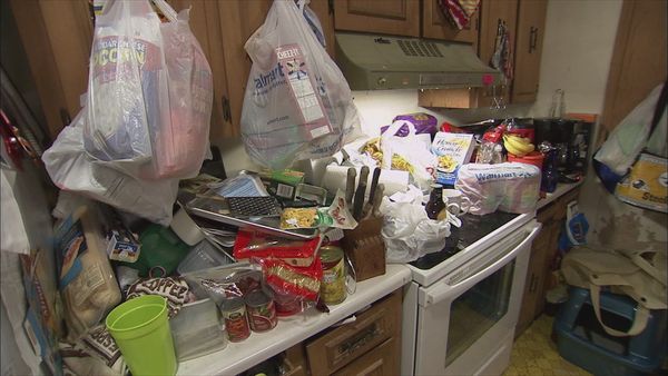 Hoarders - Dennis and Nadene / Erin and Malinda