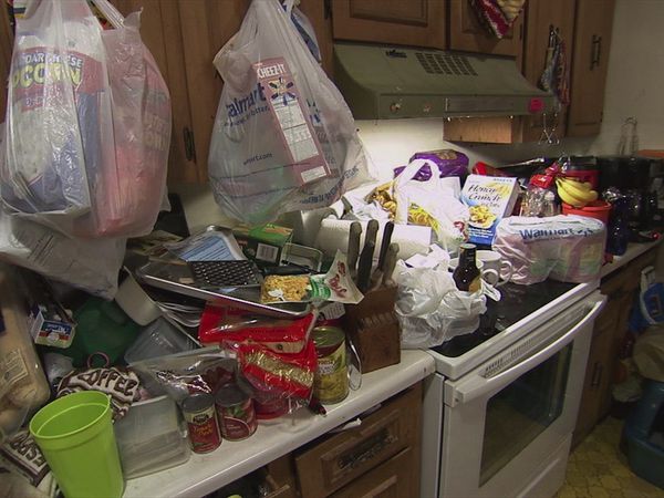 Hoarders - Dennis and Nadene / Erin and Malinda