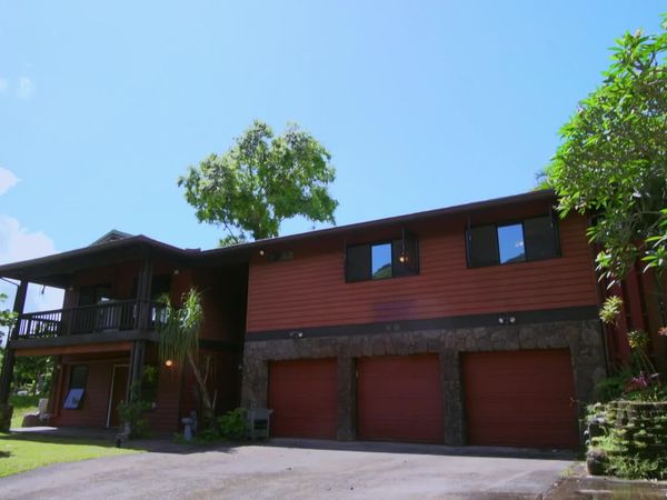 Log Cabin Living - Hawaiian Cabin Hunt