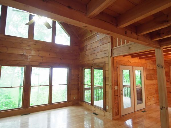 Log Cabin Living - Blue Ridge Cabin Quest