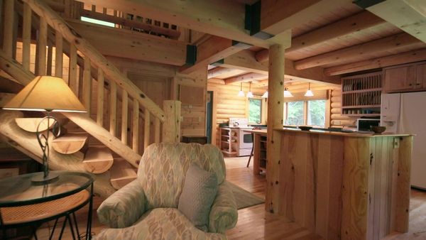 Log Cabin Living - Upper Peninsula Log Cabin Retreat