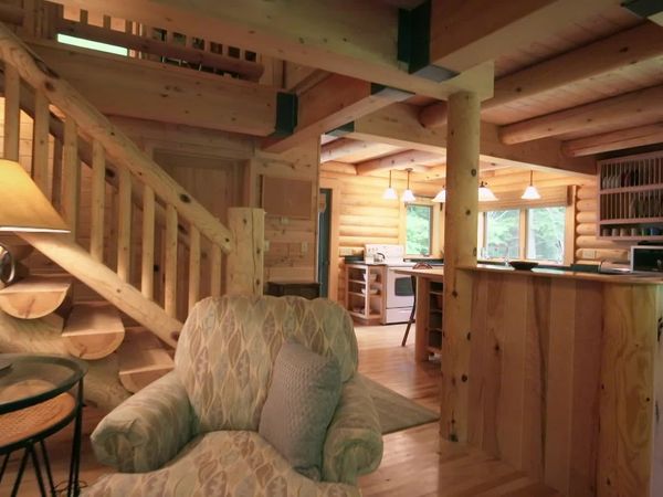 Log Cabin Living - Upper Peninsula Log Cabin Retreat