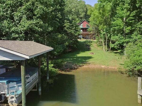Log Cabin Living - Central Virginia Log Home