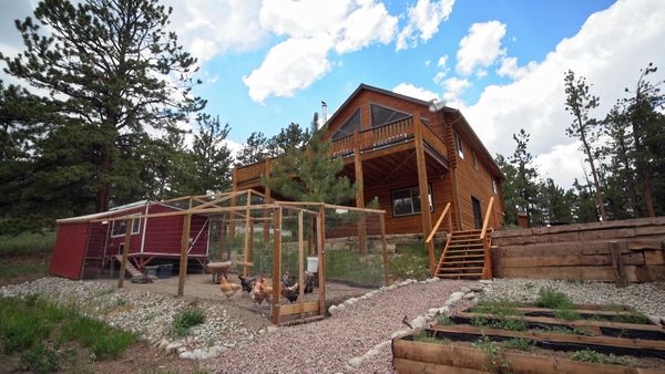 Log Cabin Living - Colorado Cabin Quest Along the Rocky Mountain Foothills
