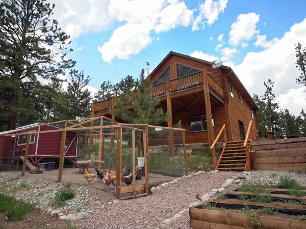 Log Cabin Living - Colorado Cabin Quest Along the Rocky Mountain Foothills