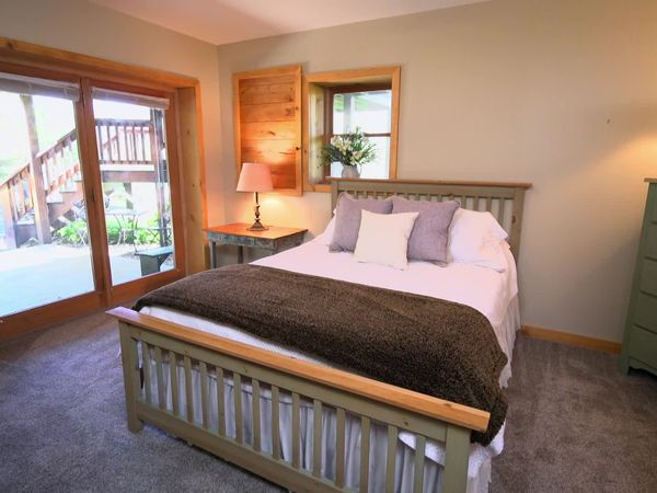 Log Cabin Living - Allegheny Mountains Abode