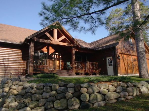 Log Cabin Living - Minnesota Lakeside Retreat
