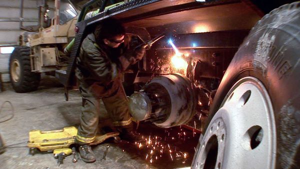 Ice Road Truckers - Mechanical Mayhem
