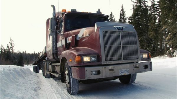 Ice Road Truckers - Wrong Turn & Burned (2011)