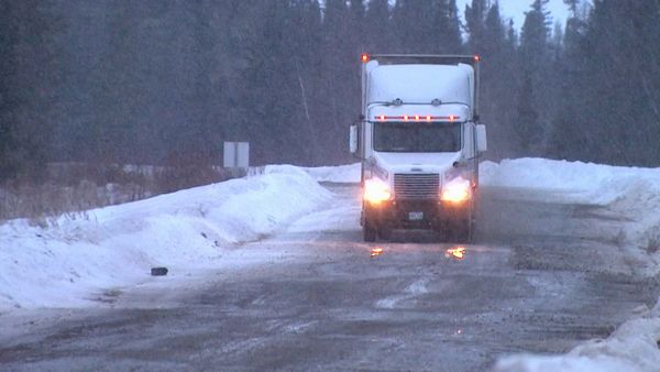 Ice Road Truckers - Ice Rogue Trucker (2011)