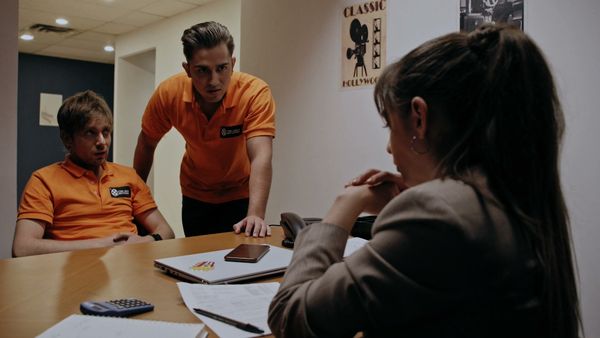 Lo Que La Gente Cuenta - Apariciones