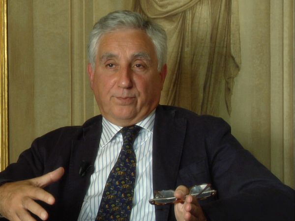 Il Medioevo - Per la via: città, mercanti e artigiani.
