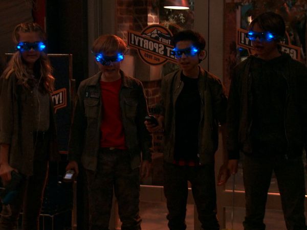 Nicky, Ricky, Dicky e Dawn - Quadrigêmeos e Fantasmas