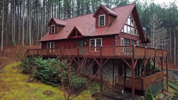 Log Cabin Living - North Carolina Cabin Getaway