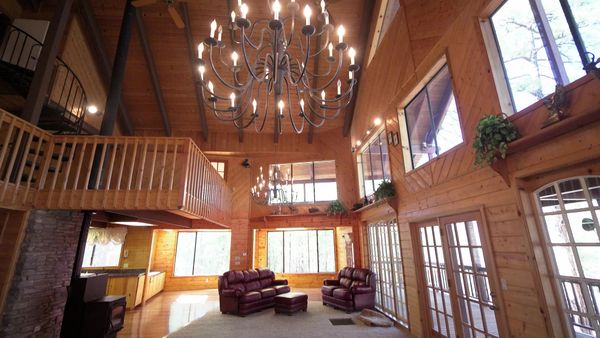 Log Cabin Living - White Mountains Cabin Getaway