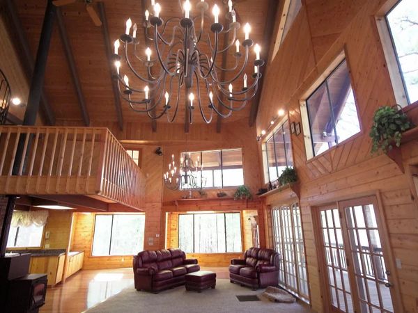 Log Cabin Living - White Mountains Cabin Getaway