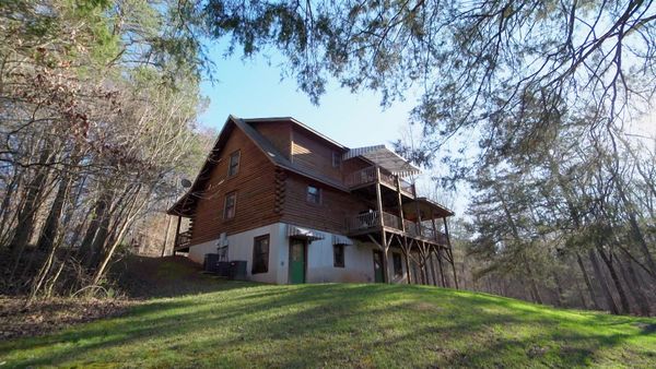 Log Cabin Living - Carolina Cabin Chase