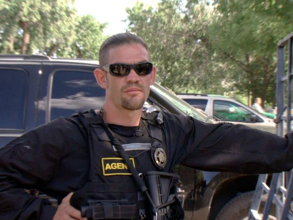 Dog The Bounty Hunter - Short Handed
